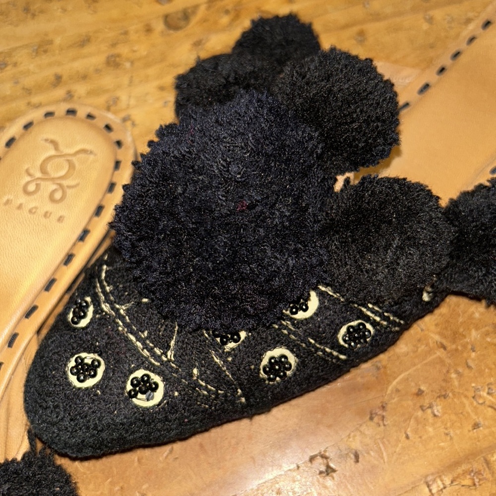 FIGUE sz 10 IRIS Black patterned pom-pom mules, preowned BoHo Anthropologie - Picture 2 of 6